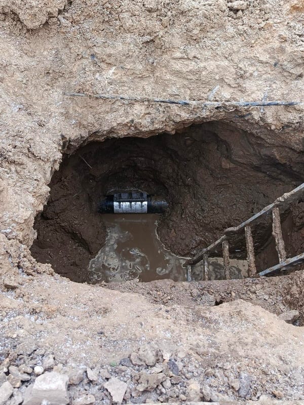 В Слониме на улице Доватора устранили аварию на водопроводе, но есть нюанс: воду пока пить нельзя
