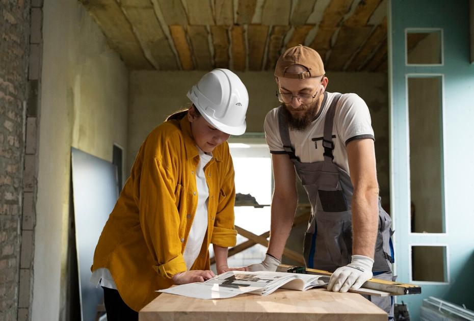 Может ли работодатель заставить выйти на работу в выходной или праздник? И какие компенсации за это положены?