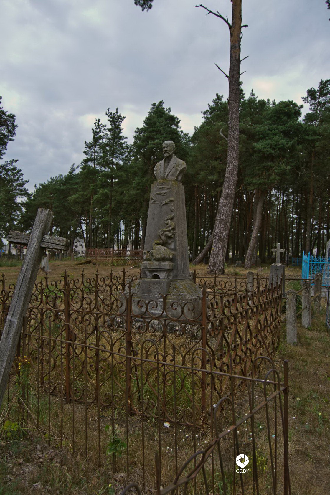 Памятник доктору Бельскому