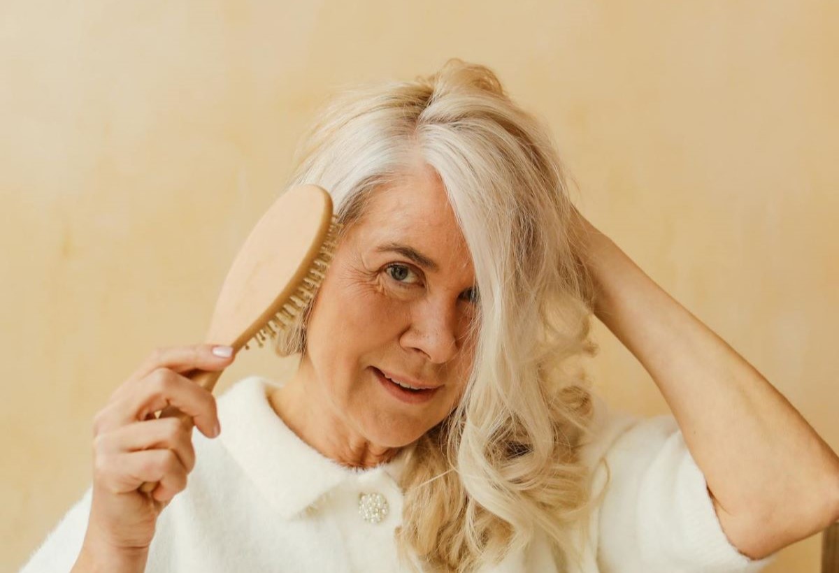 Названа неочевидная причина появления седины