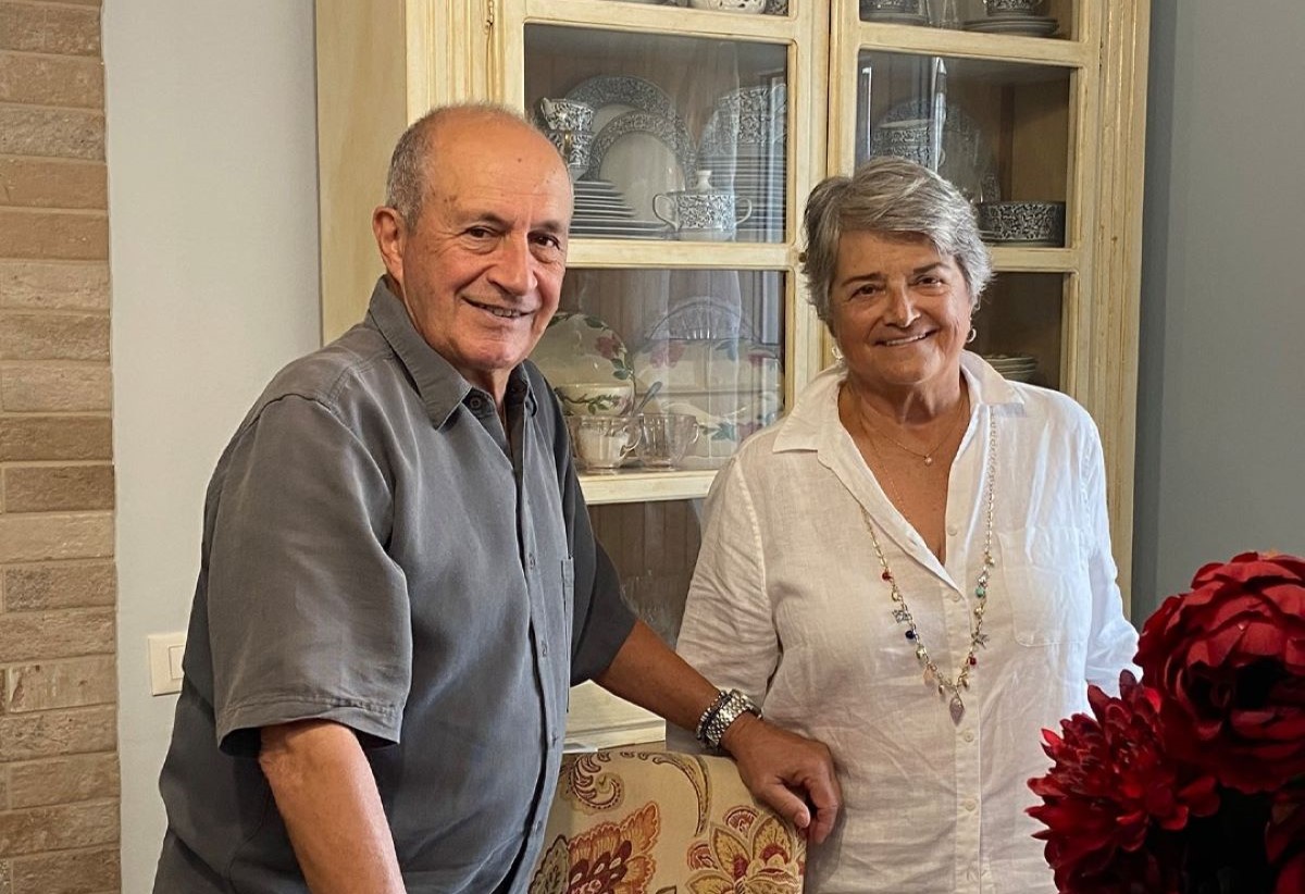 Американские пенсионеры отпраздновали 50-летие свадьбы за границей и домой не вернулись. И вот почему