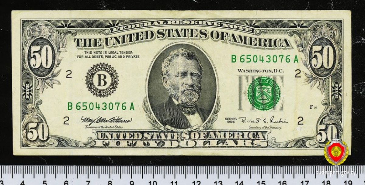 Подруга вернула долг фальшивыми долларами – чем всё закончилось?