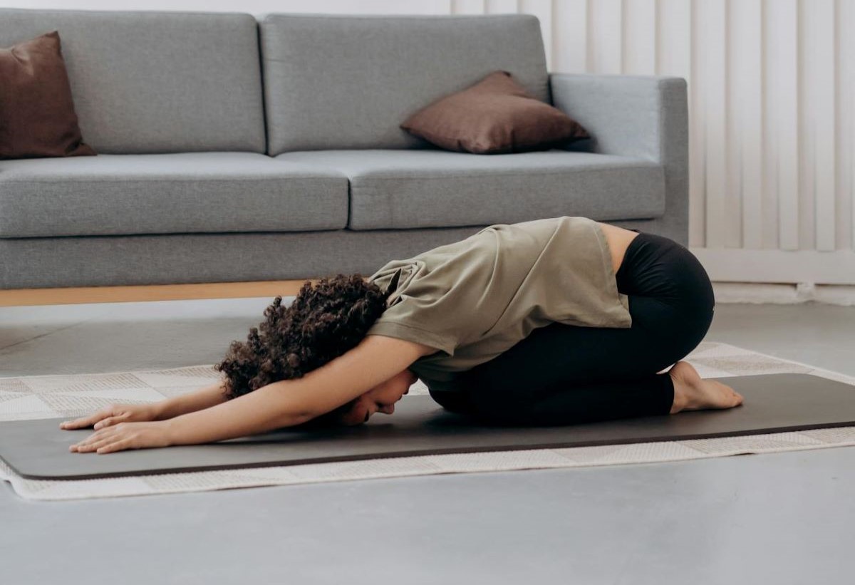 Всего до 5 минут в день: эта поза снимет напряжение со спины и успокоит нервы