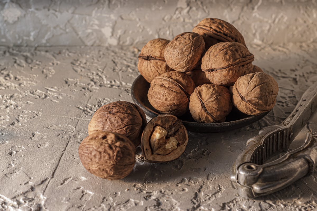 Что делать с горькими грецкими орехами: вот как вернуть им приятный вкус 