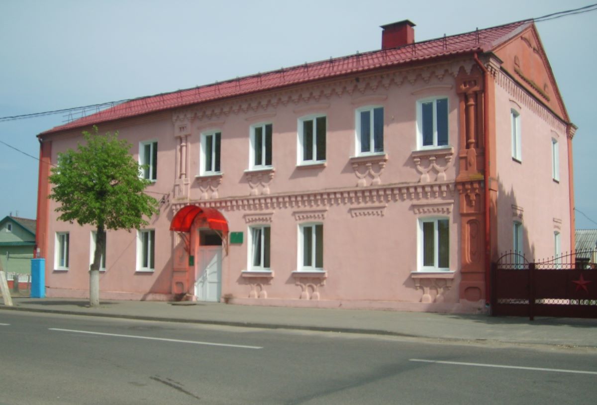 Стало известно, кто купил в Слониме здание бывшего военкомата 1939 года постройки