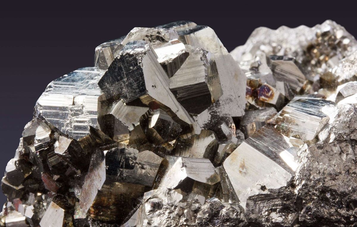 Не золото и не платина. Какой самый дорогой металл в мире?