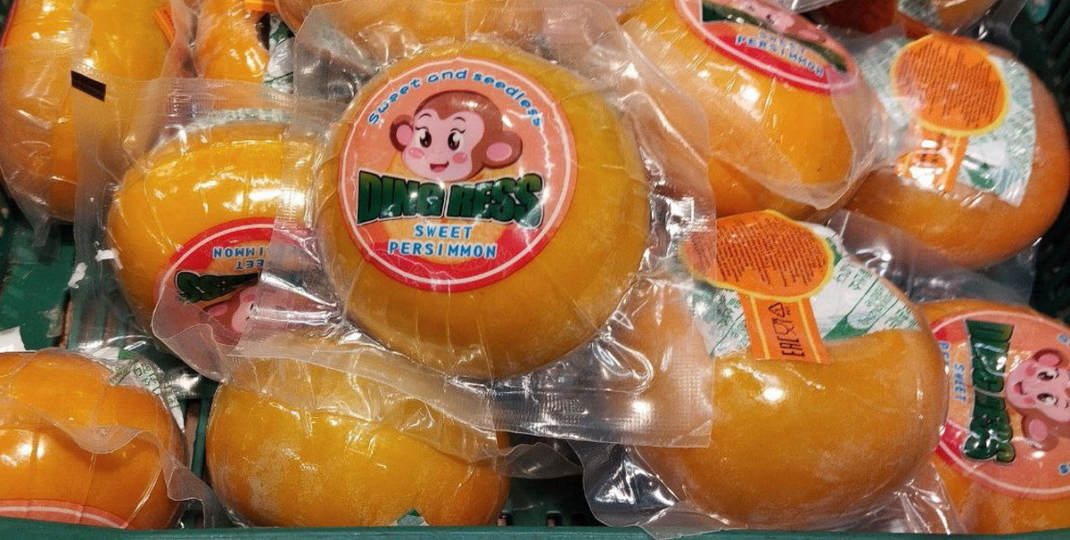 Экзотика из Китая на прилавках Слонима: сколько стоят бейби-мандарины, хурма и белый грейпфрут?