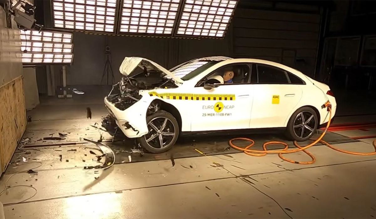 Назван самый безопасный автомобиль 2025 года