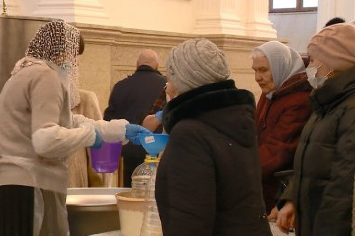 В БПЦ рассказали, можно ли готовить на святой воде