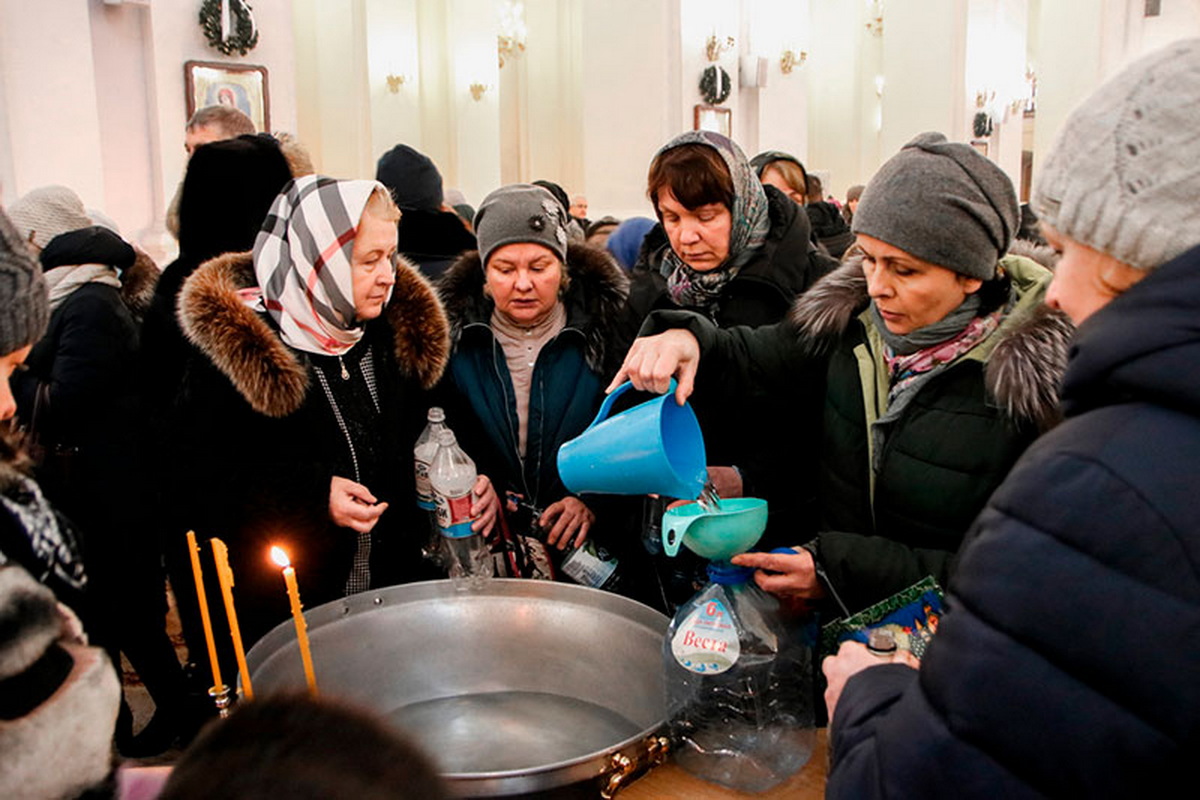 В БПЦ рассказали, можно ли готовить на святой воде