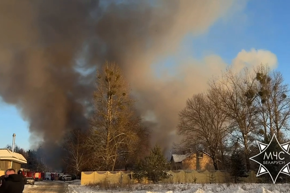 В Бресте вспыхнул пожар на складе, где хранилась пиротехника