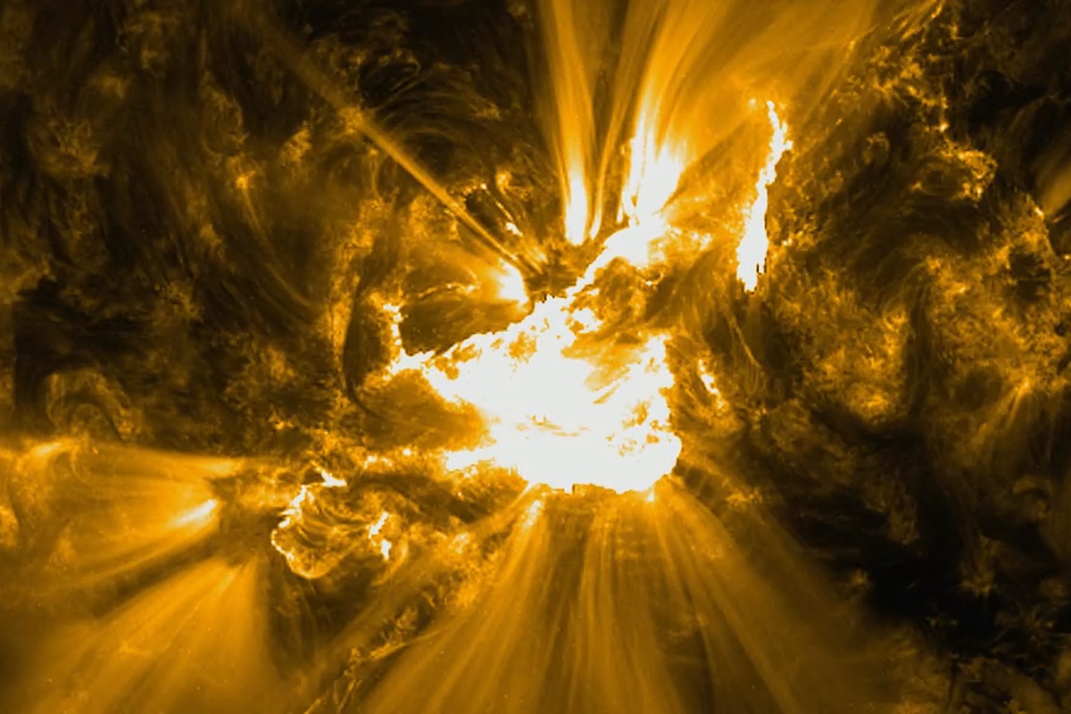 Выброс солнечной плазмы летит прямо к Земле: ученые предупредили о мощных магнитных бурях 20 января