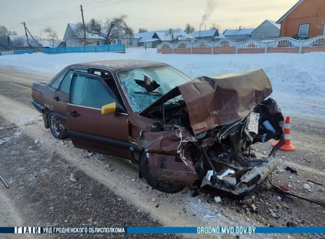 В Островецком районе «Ауди» не разъехалась с погрузчиком