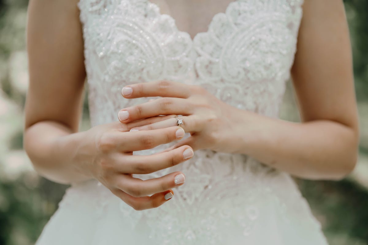 Свекровь решила затмить невесту на свадьбе, явившись в белом платье 