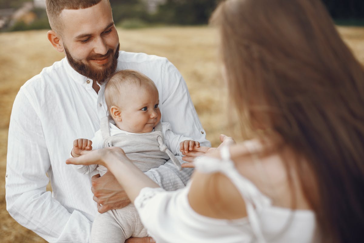Рекордсмены года – 65-летний отец и 49-летняя мать. В каком возрасте гомельчане становились родителями в 2025 году