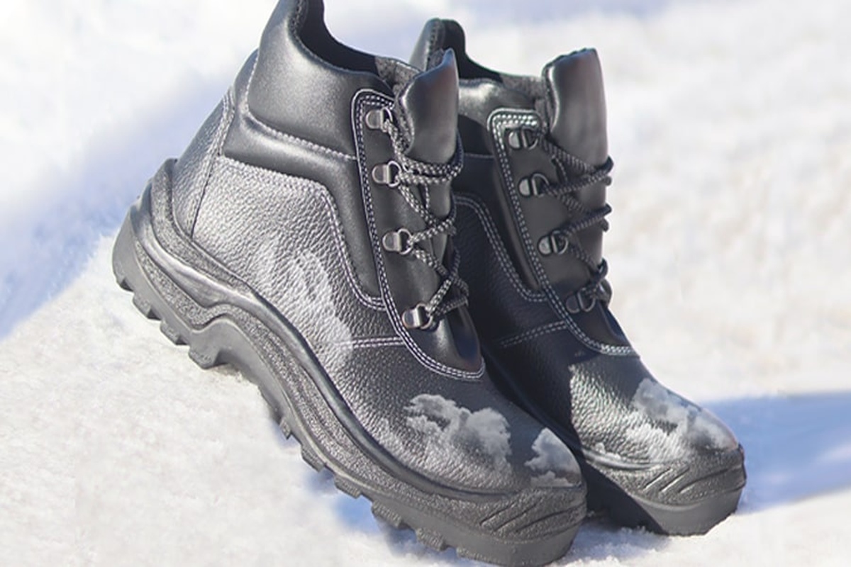 Как спасти обувь от белых пятен после зимних прогулок