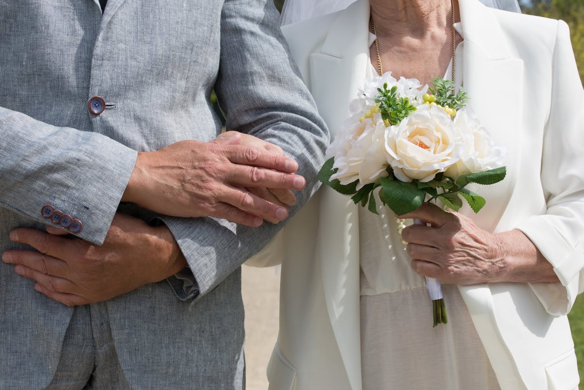 97-летний мужчина выиграл суд у своего сына и получил право жениться на своей спутнице