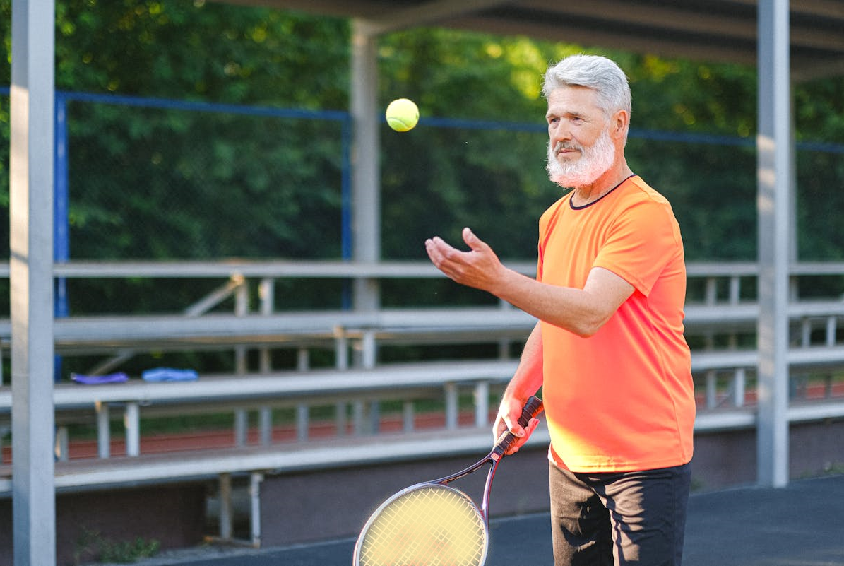Не плавание и не бег: этот вид спорта продлевает жизнь на 10 лет 