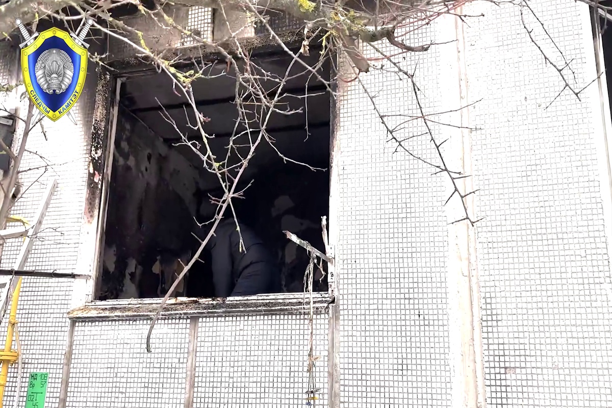 Смертельный пожар в квартире: спасатели нашли тела трех мужчин