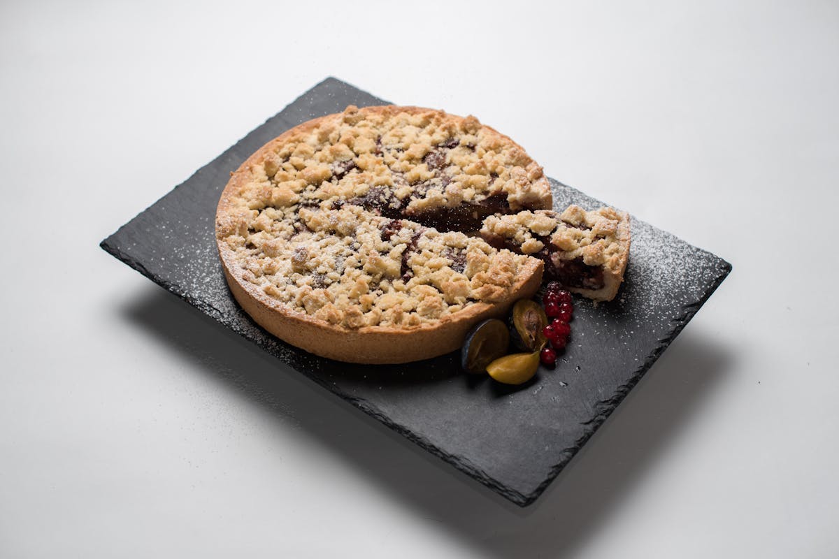 Пирог оказался сыроват внутри? Не спешите выбрасывать – вот как его можно спасти