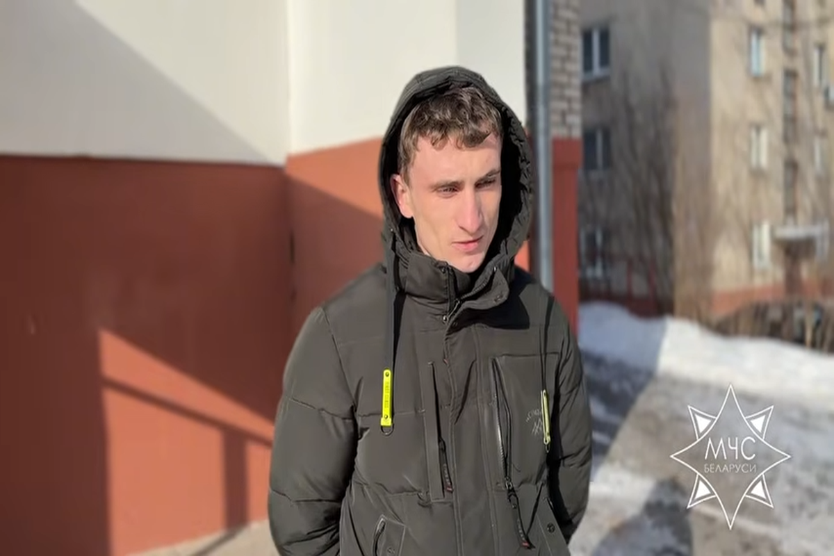 В агрогородке Селявичи Слонимского района сосед первым пришёл на помощь при пожаре, вытащив хозяина дома из огня