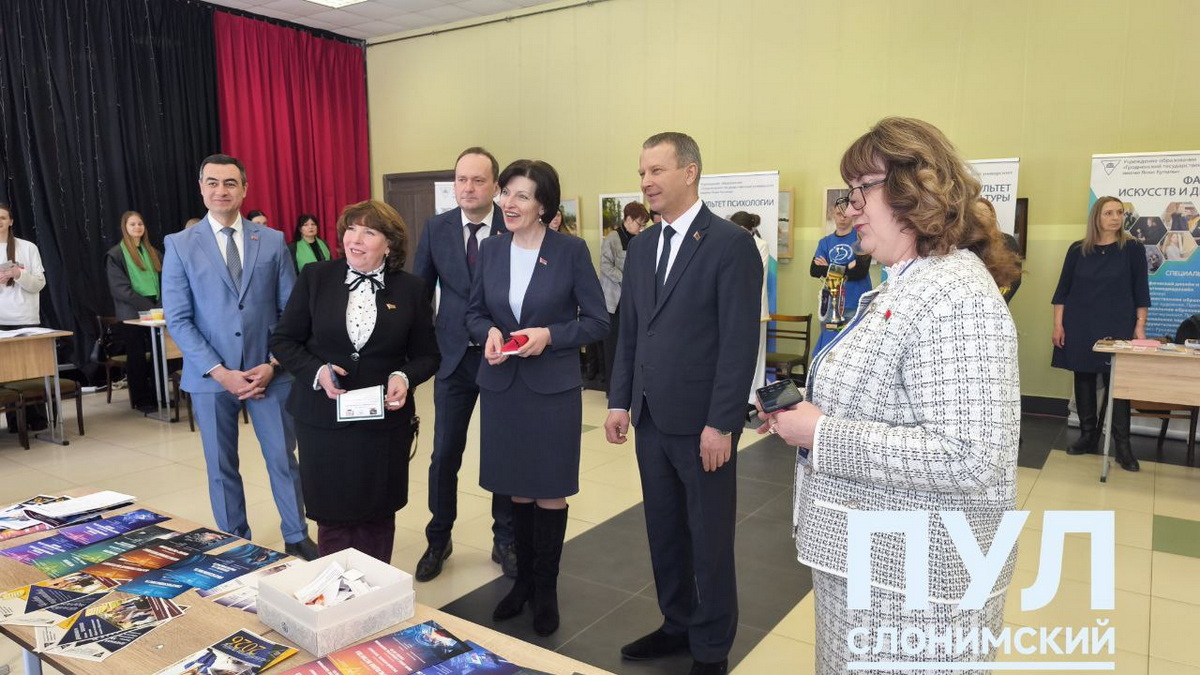  В Слониме прошла ярмарка целевой подготовки Купаловского университета