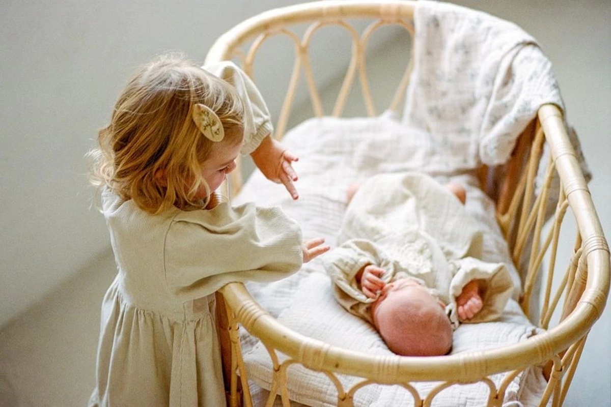 Простые имена снова в моде: как называют детей родители в Барановичах