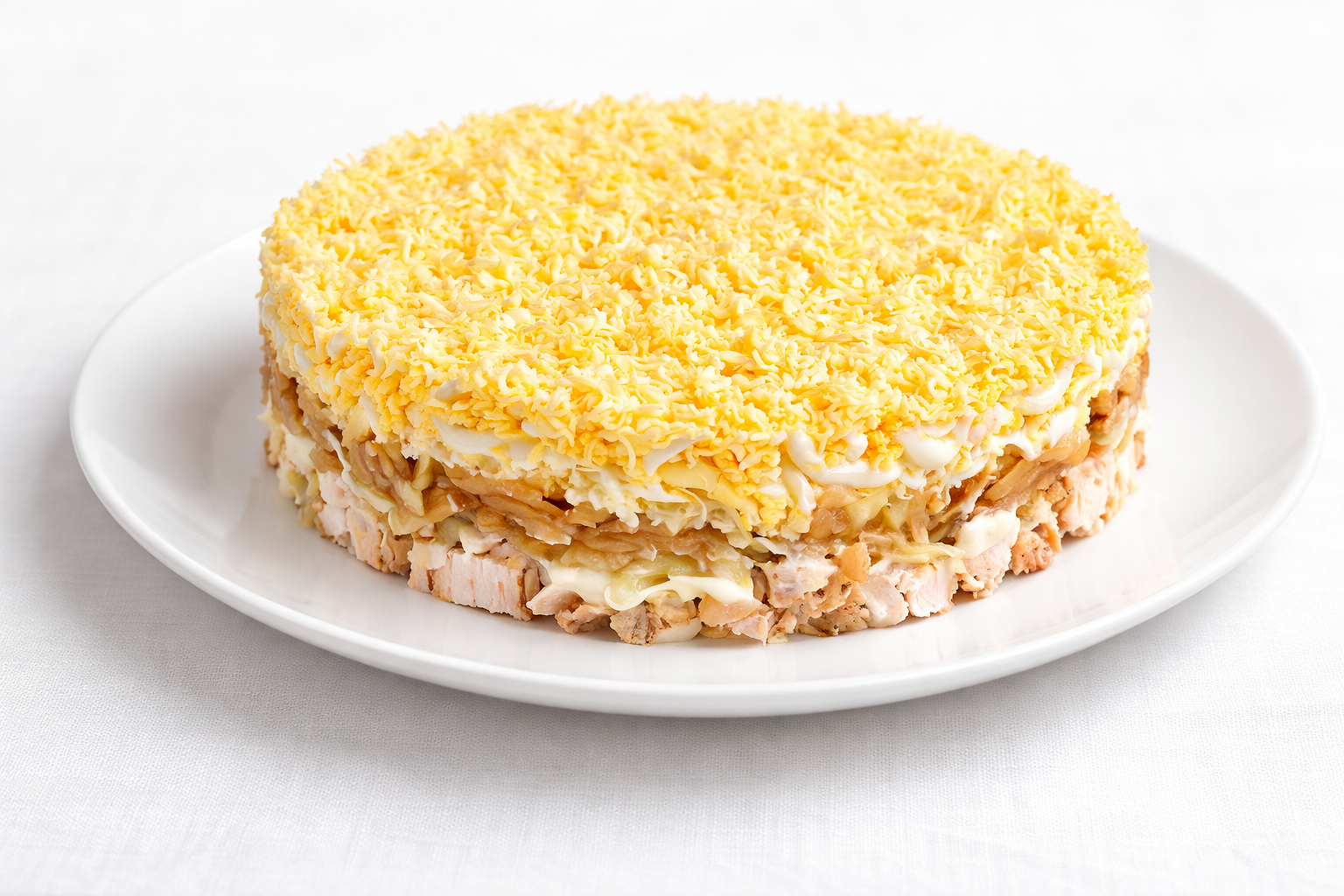 Недорого и очень вкусно: салат из курицы и яблок к праздничному столу