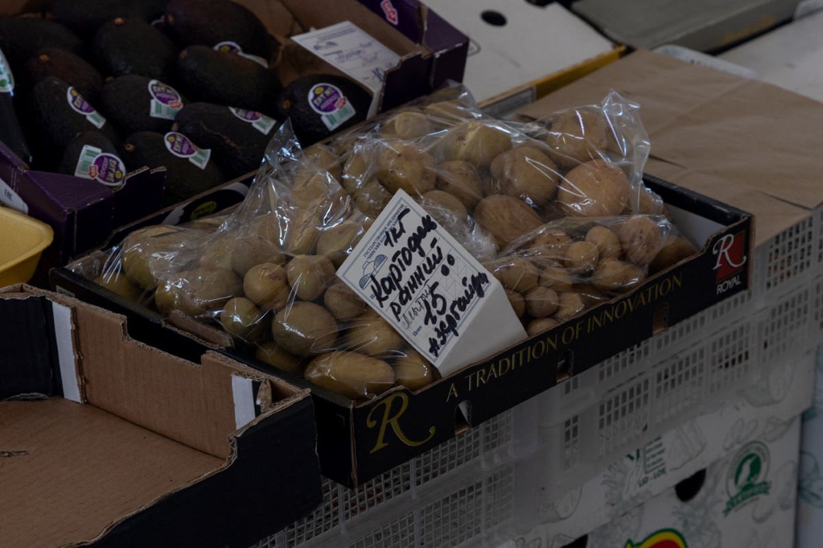 В Минске на Комаровке появилась молодая картошка. Почем?