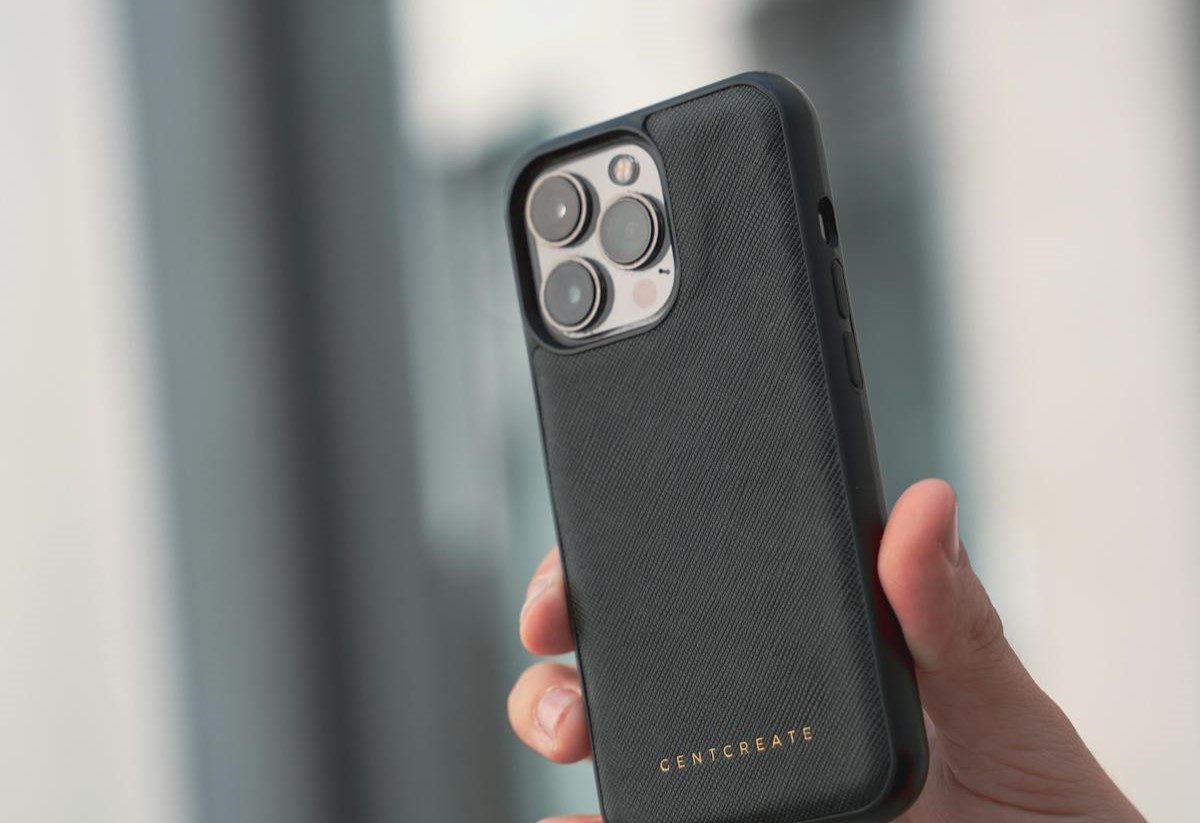 Сосед тайно снимал её на телефон: женщина узнала истинную причину слежки