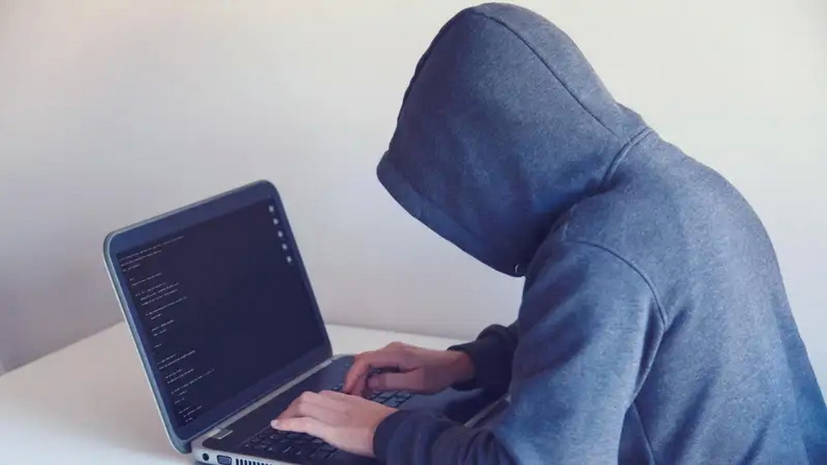 Гродненка перевела почти 1800 долларов «врачу» из интернета и осталась без денег