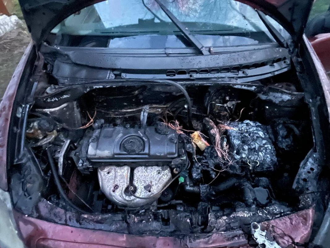 Пожар в Щучинском районе: водитель не успела завести машину, как она загорелась