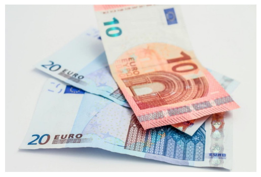 Нацбанк повысил курс доллара и евро перед выходными