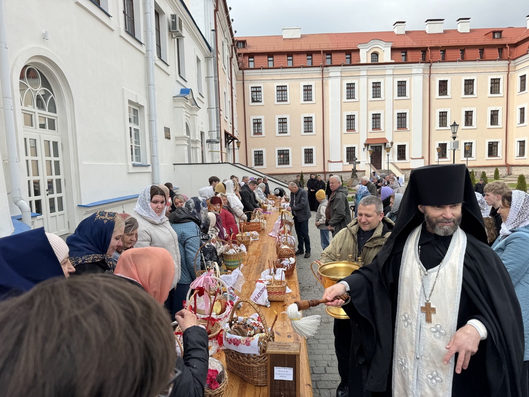 Освящение пасхальных корзин 