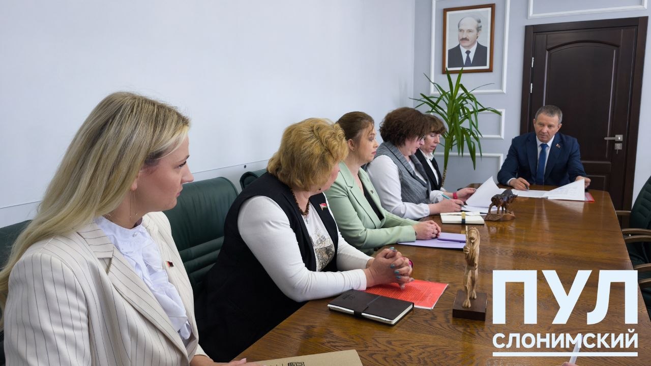 В Слонимском райисполкоме рассмотрели кадровые вопросы в социальной сфере