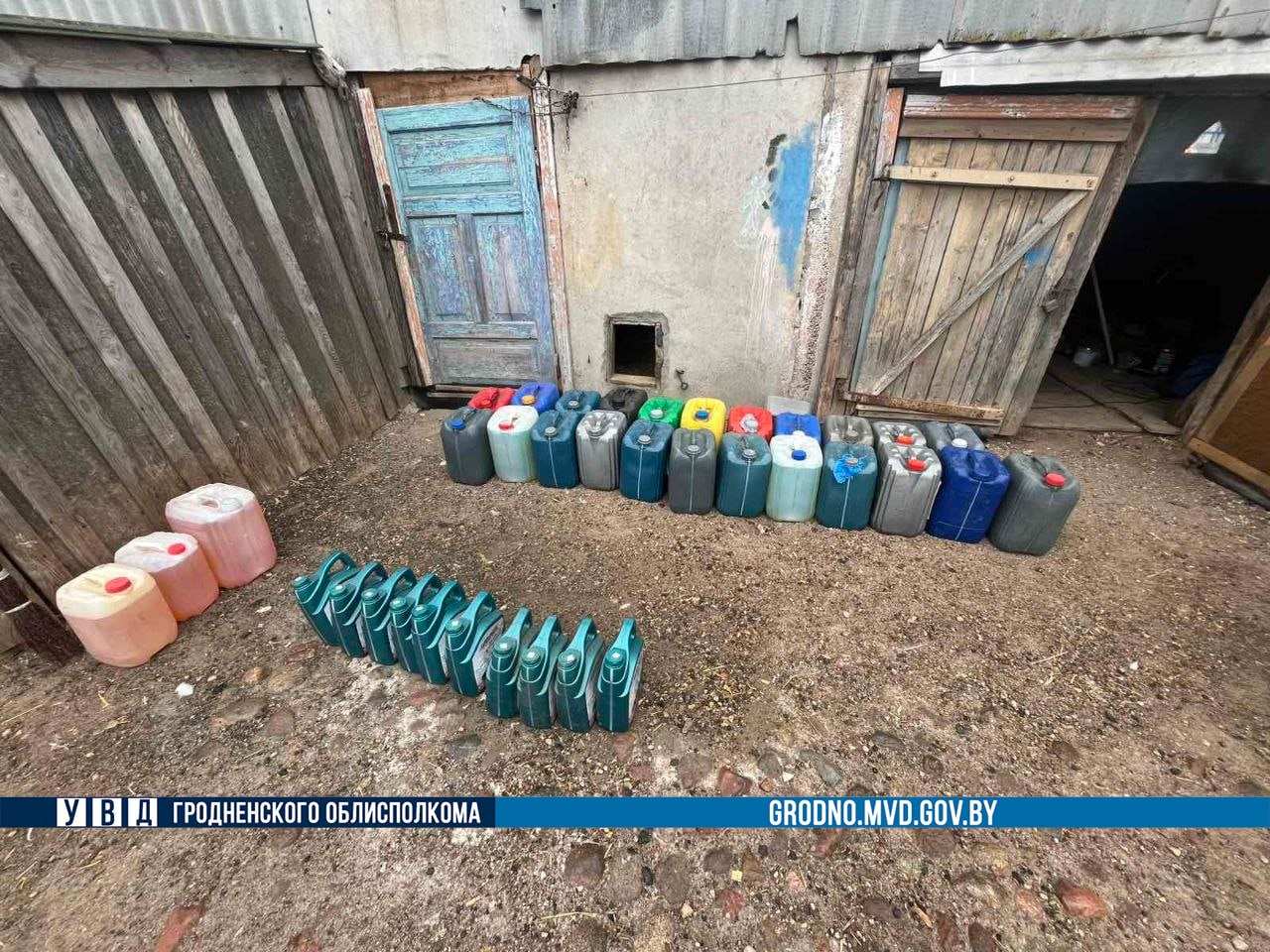 АЗС в сарае: пенсионер из-под Слонима запасся топливом впрок
