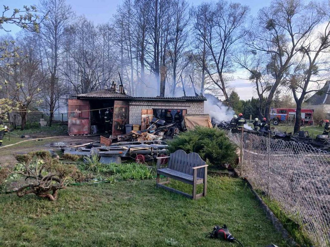 В Слониме горели две хозпостройки