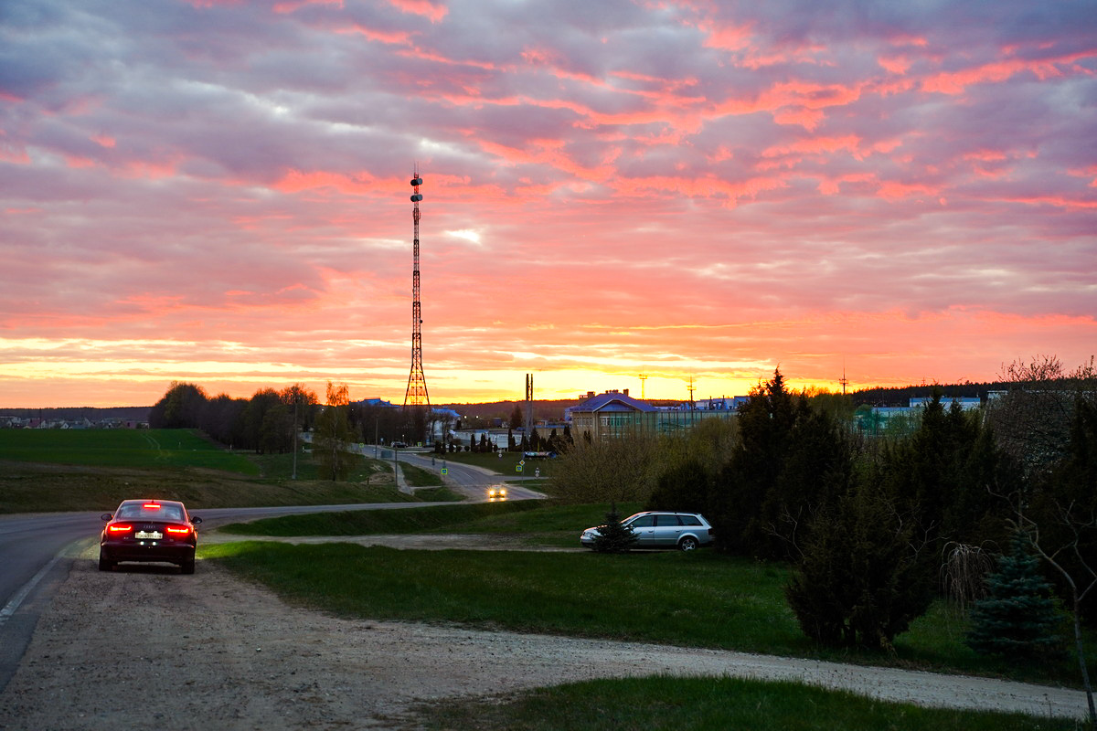 Яркий закат над Гродненским шоссе в Слониме