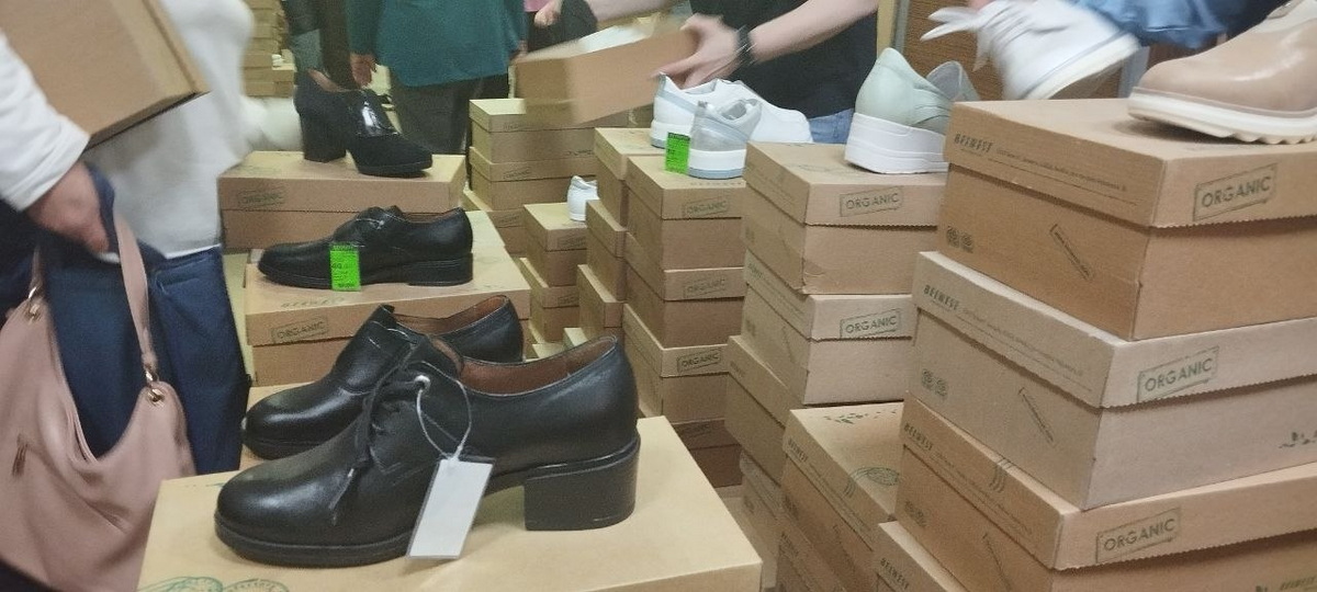 обувь в магазине