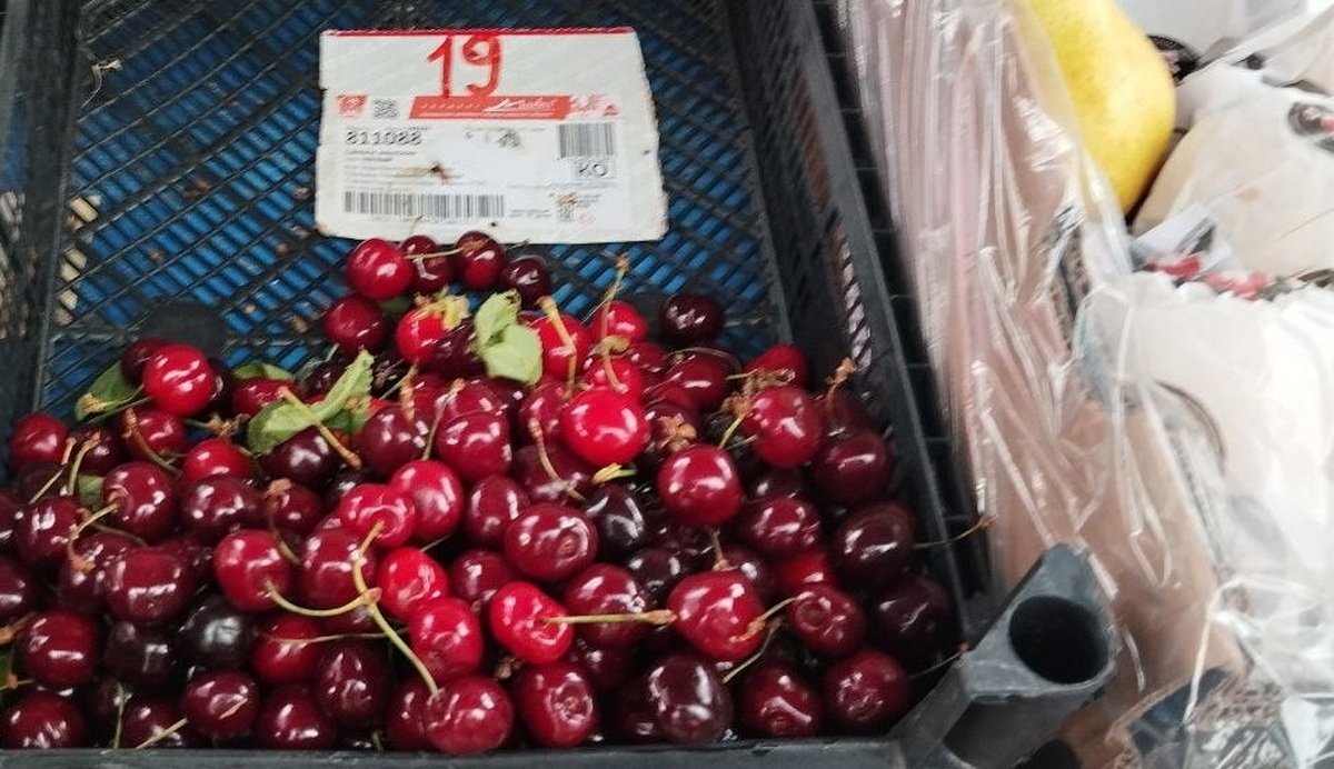 черешня на рынке