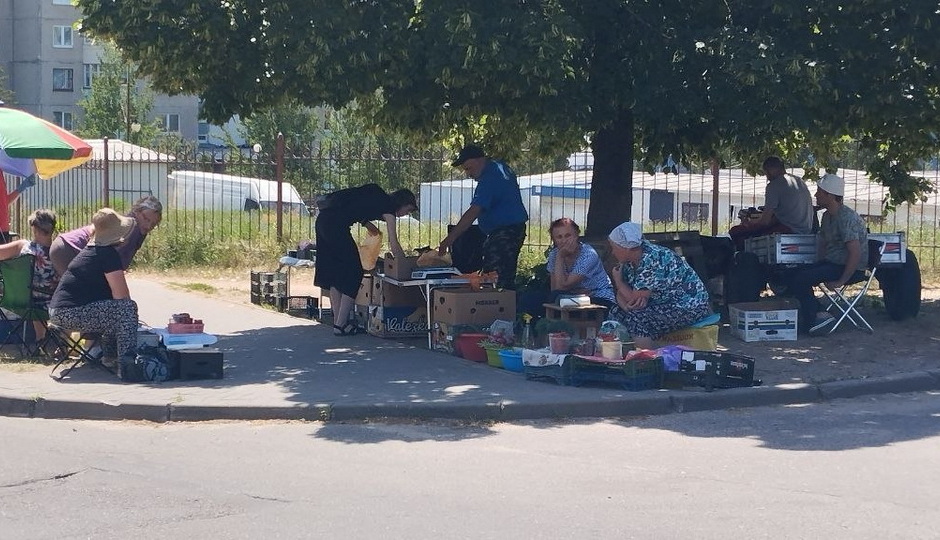 частники продают овощи и зелень со своих участков