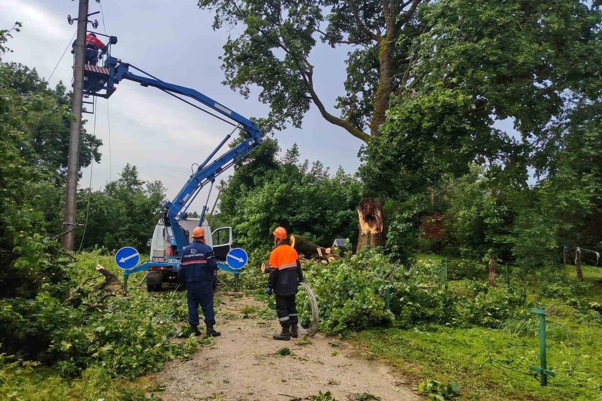поврежденная линия электропередач