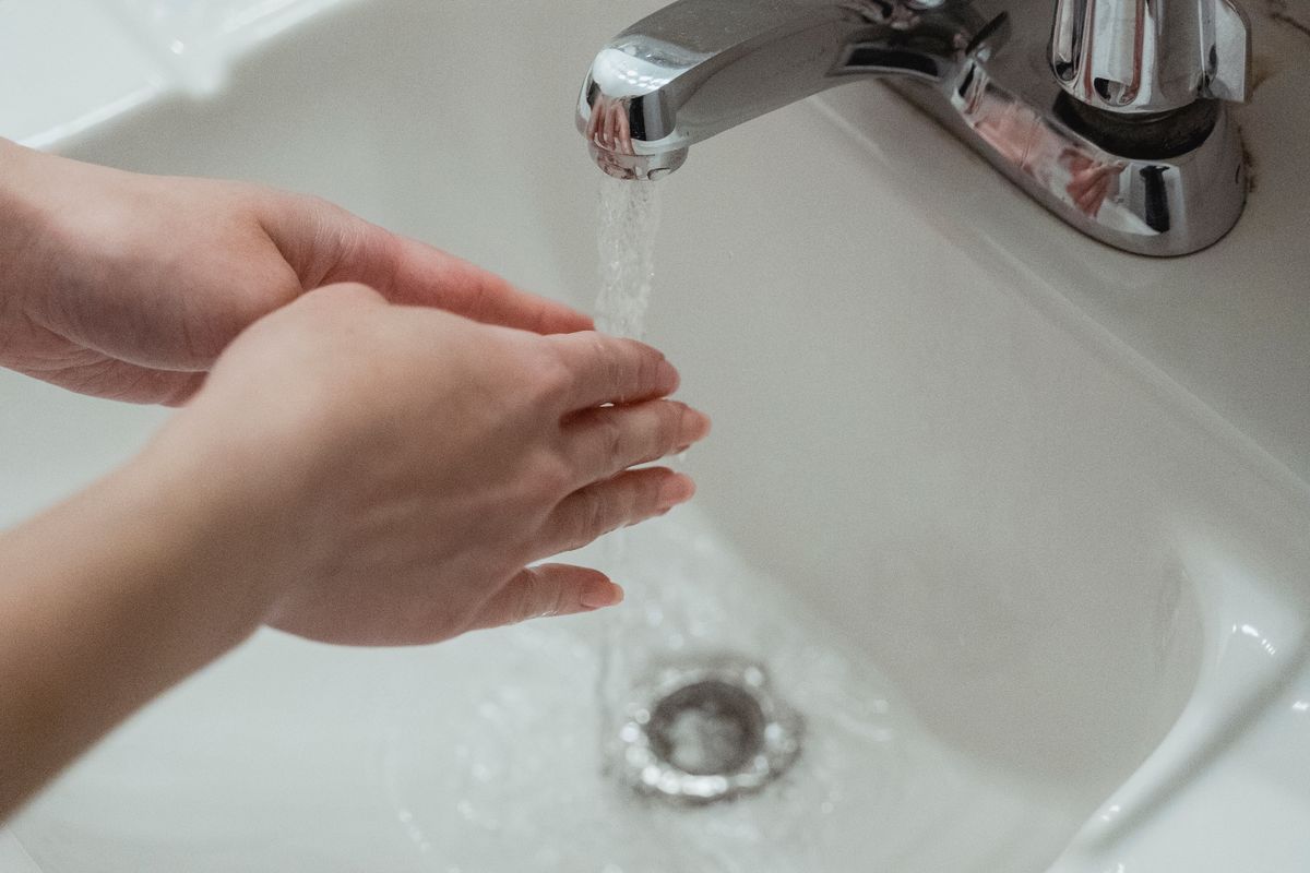вода