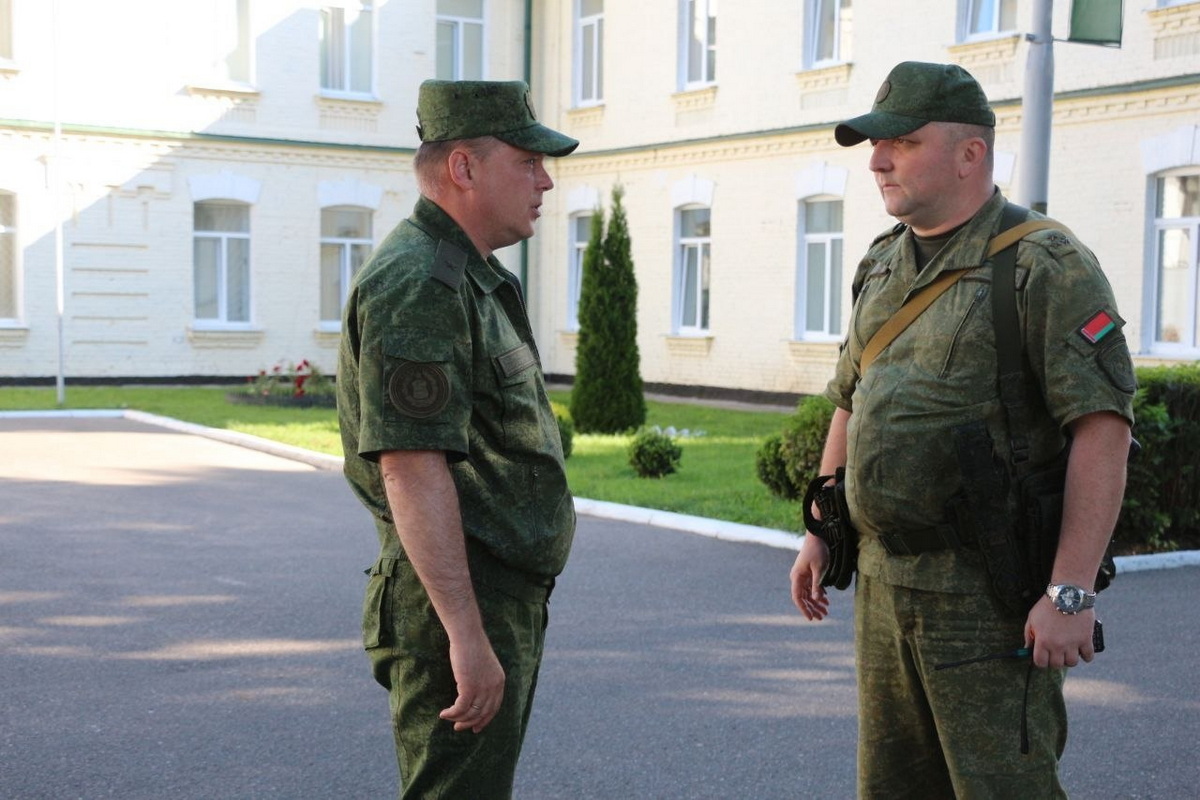 Командующий ЗОК и командир бригады