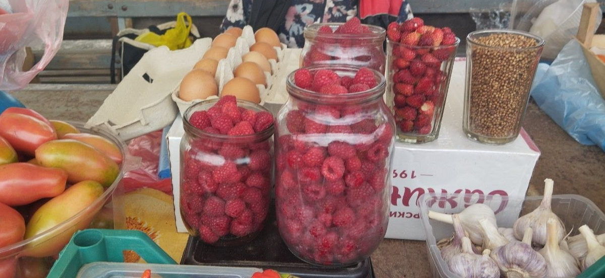 ягоды на рынке