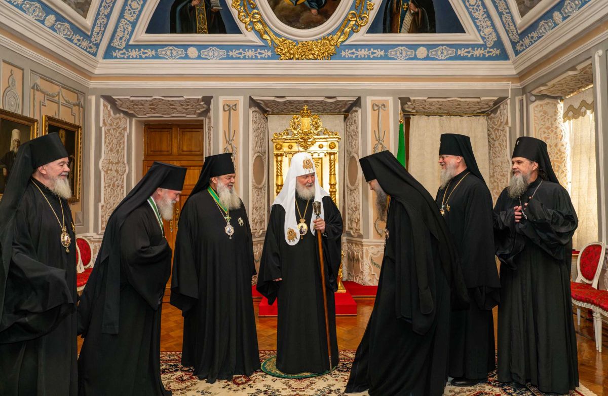 патриарх кирилл вручил награду гурию