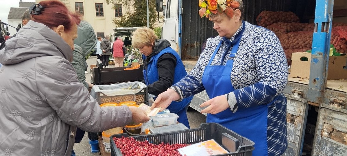 торгует Слонимское райпо