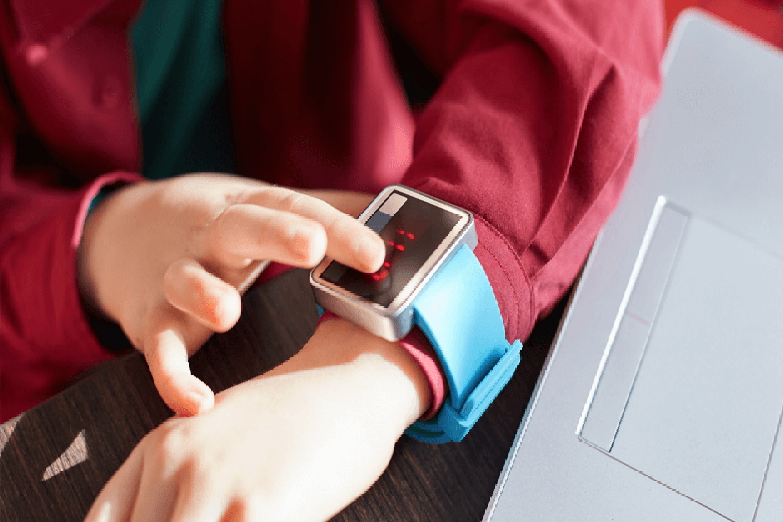 Белорусским школьникам разрешили пользоваться смарт-часами