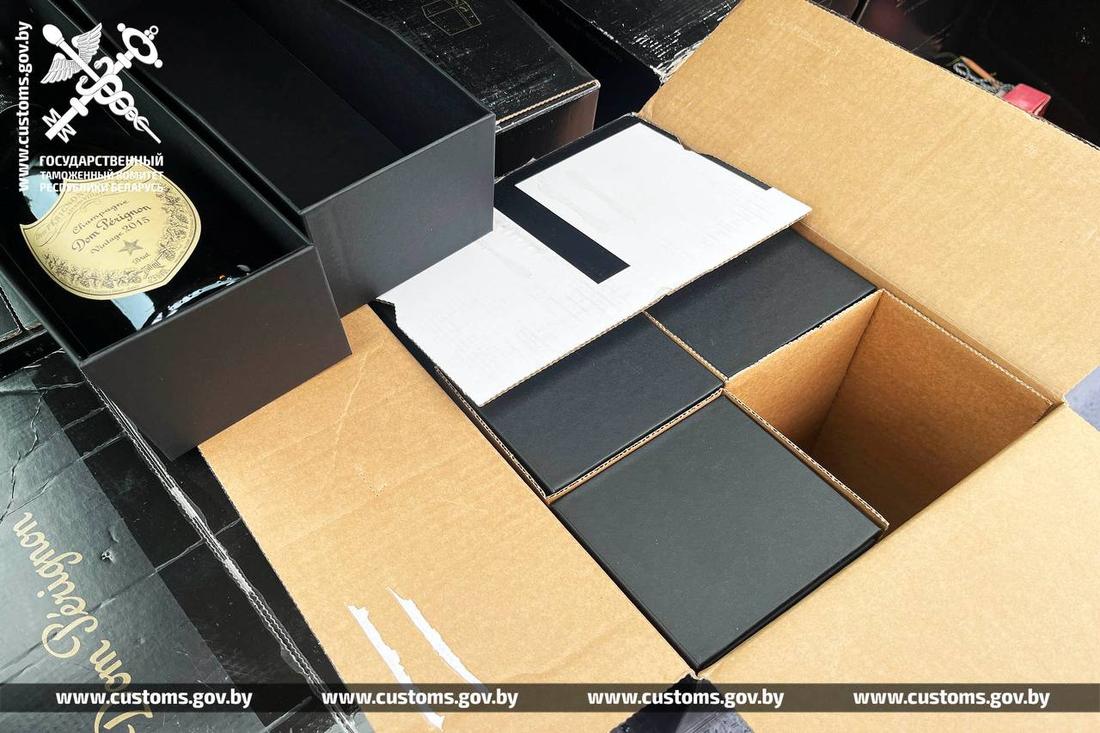 Брестские таможенники задержали автомобиль с партией нелегального алкоголя