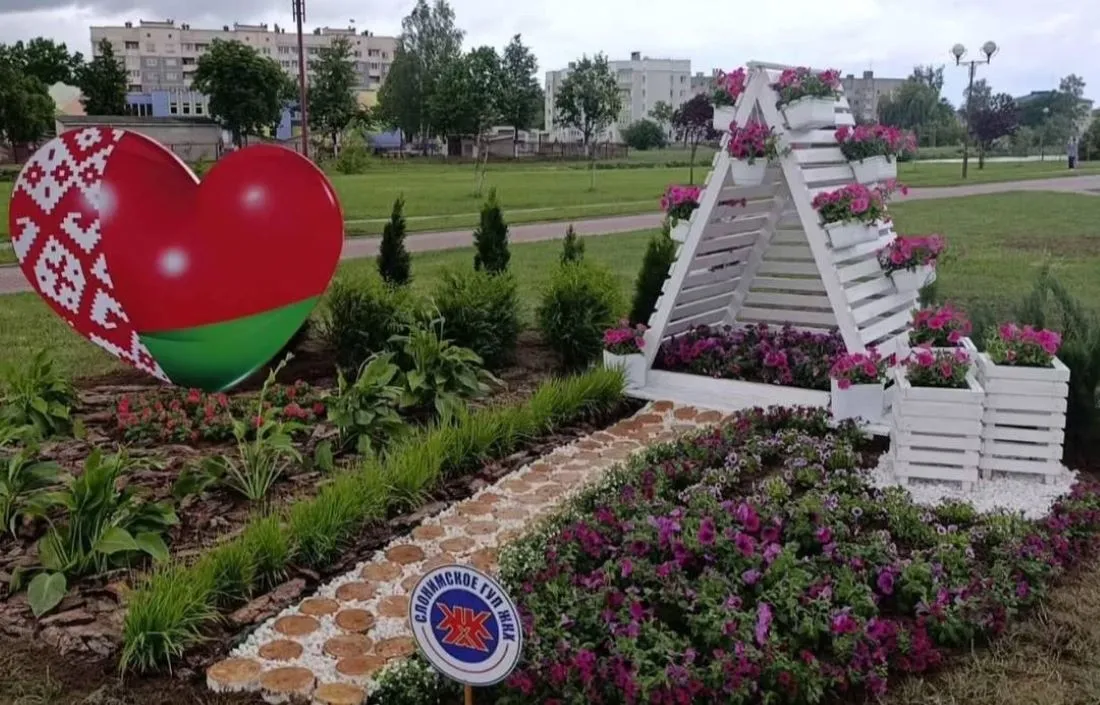 Цветочная композиция слонимчан заняла второе место в областном конкурсе «Цветочные краски»